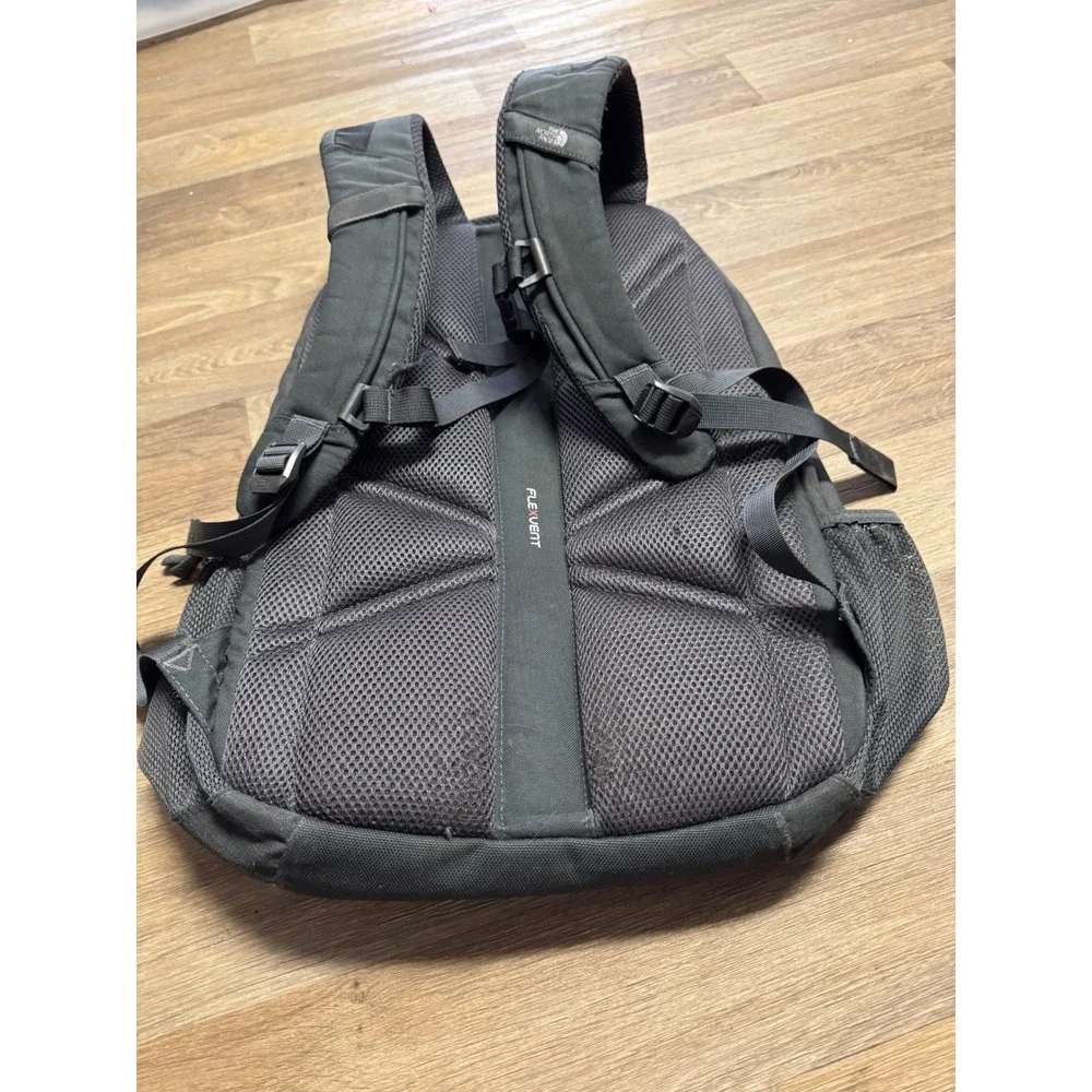 The North Face Pivoter Backpack Gray Red FlexVent Laptop Daypack